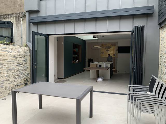 Extension à toiture plate en aluminium — JLR Menuiseries Angers