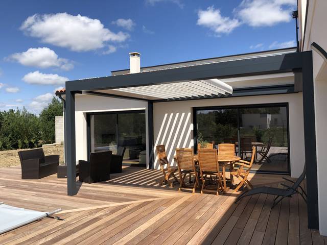 Pergola bioclimatique en aluminium — JLR Menuiseries Angers