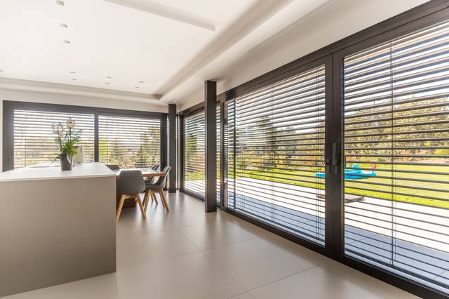 Store et protection solaire — Réalisation JLR Menuiseries Angers