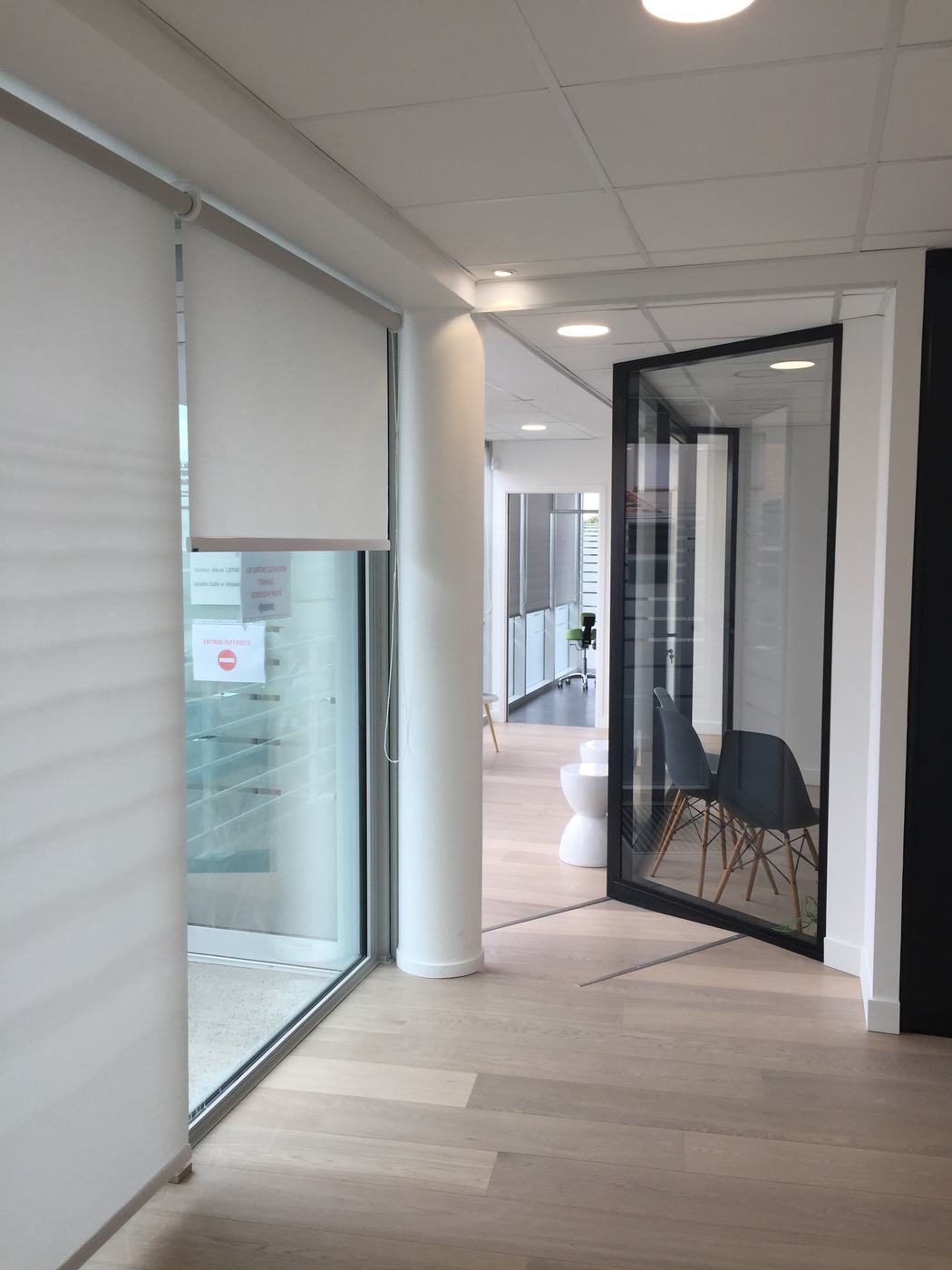 Store enrouleur intérieur sur une baie vitrée — JLR Menuiseries