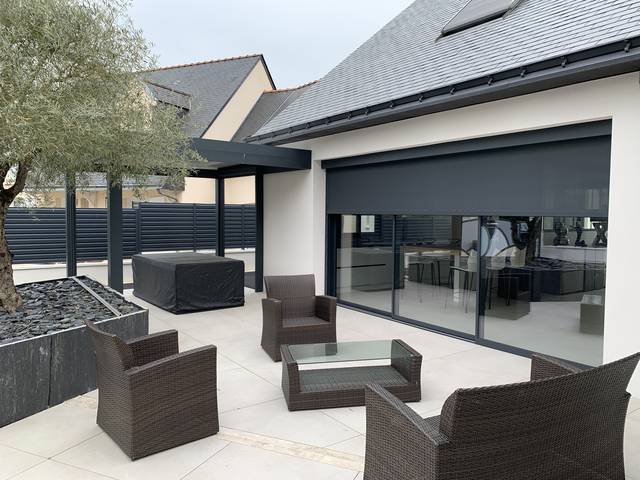 Store extérieur — protection solaire — JLR Menuiseries Angers