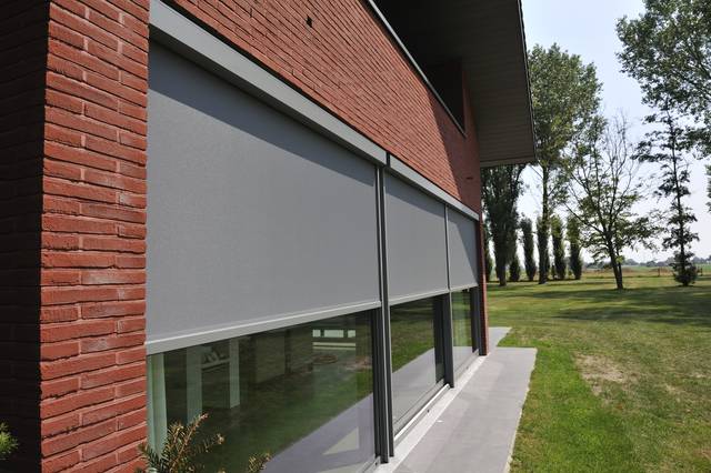 Store extérieur — protection solaire — JLR Menuiseries Angers