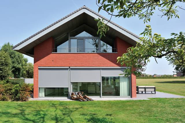 Store extérieur — protection solaire — JLR Menuiseries Angers