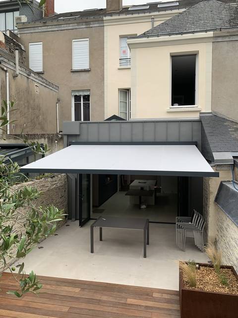 Store extérieur — protection solaire — JLR Menuiseries Angers