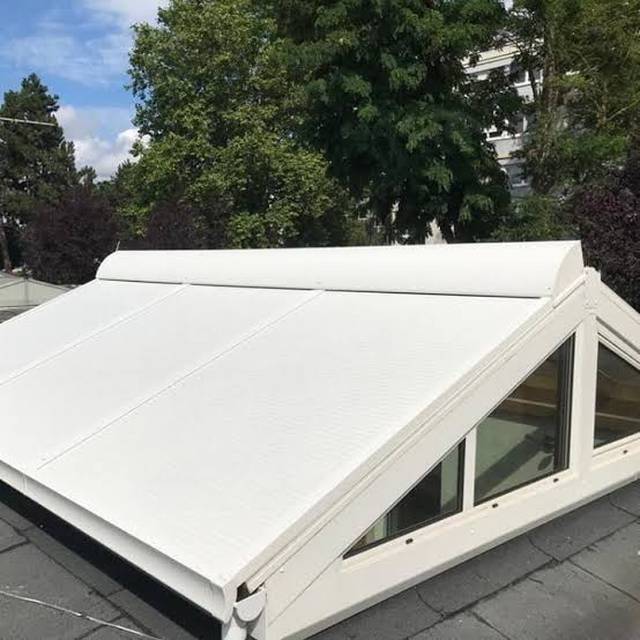 Store extérieur — protection solaire — JLR Menuiseries Angers