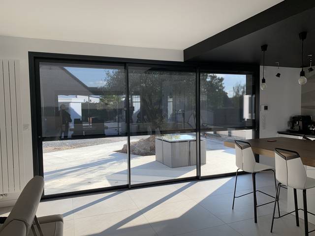 Store extérieur — protection solaire — JLR Menuiseries Angers