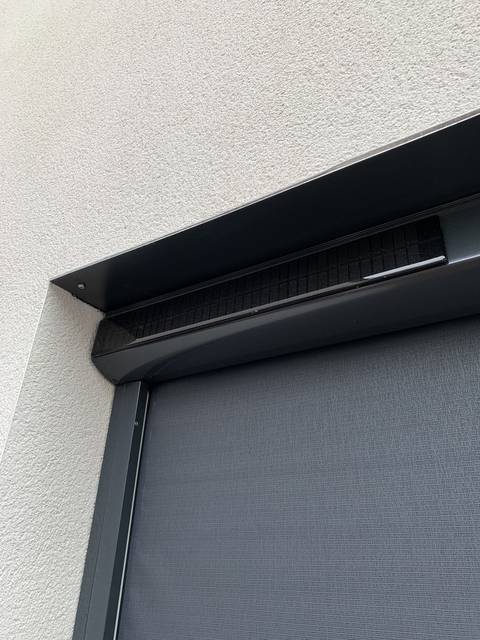 Store extérieur — protection solaire — JLR Menuiseries Angers