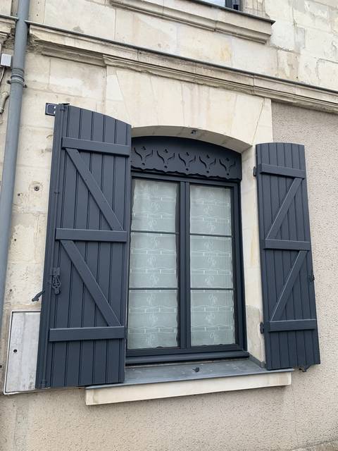 Volets battants et coulissants sur mesure — JLR Menuiseries Angers